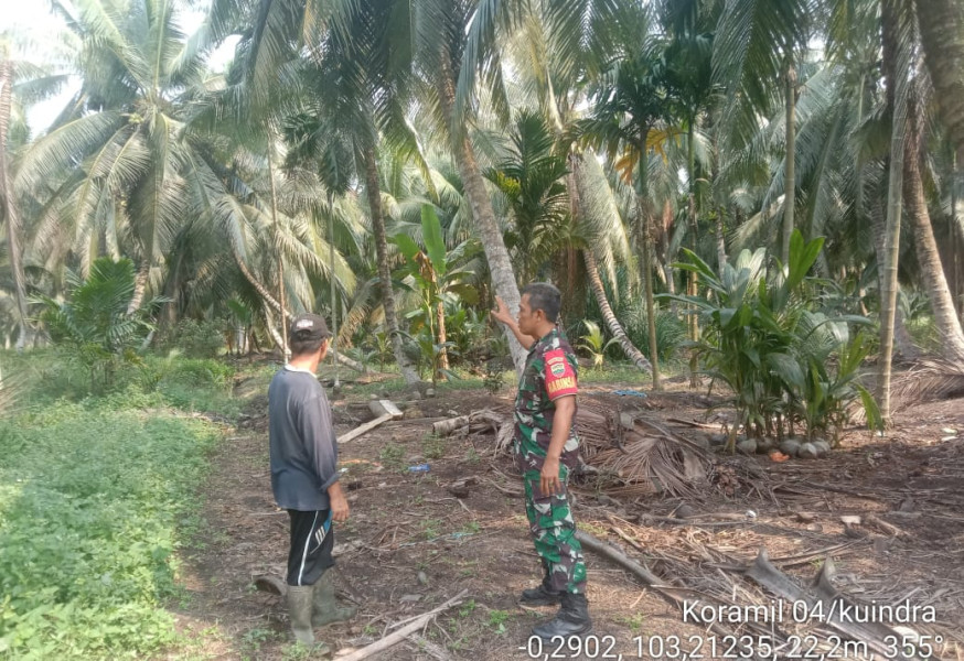 Turun Ke Wilayah, Babinsa Koramil 04/Kuindra Langsung Memantau Titik Api