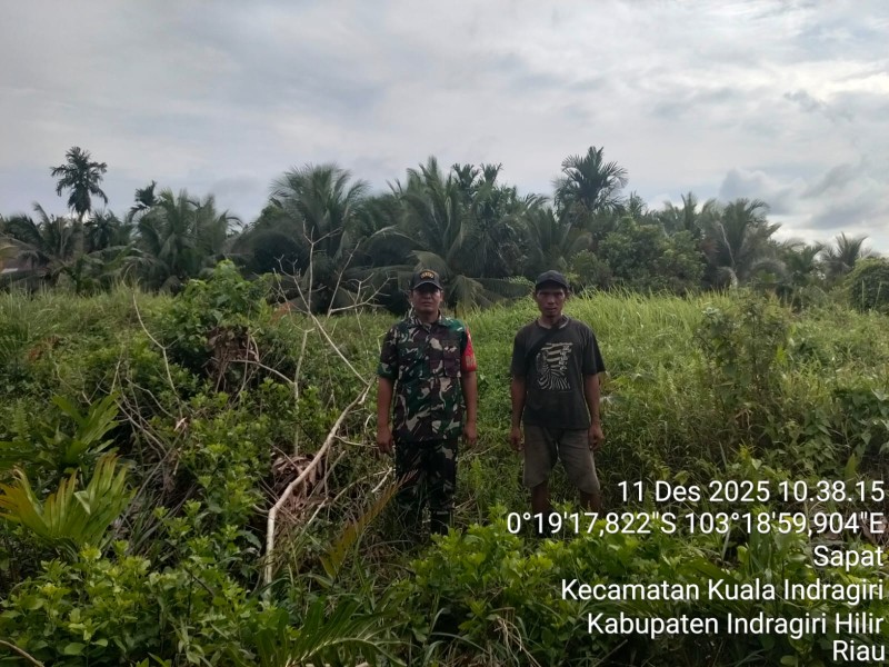 Babinsa Serda Ali B. Harahap Pentingnya Patroli Tapal Batas Dengan Masyarakat