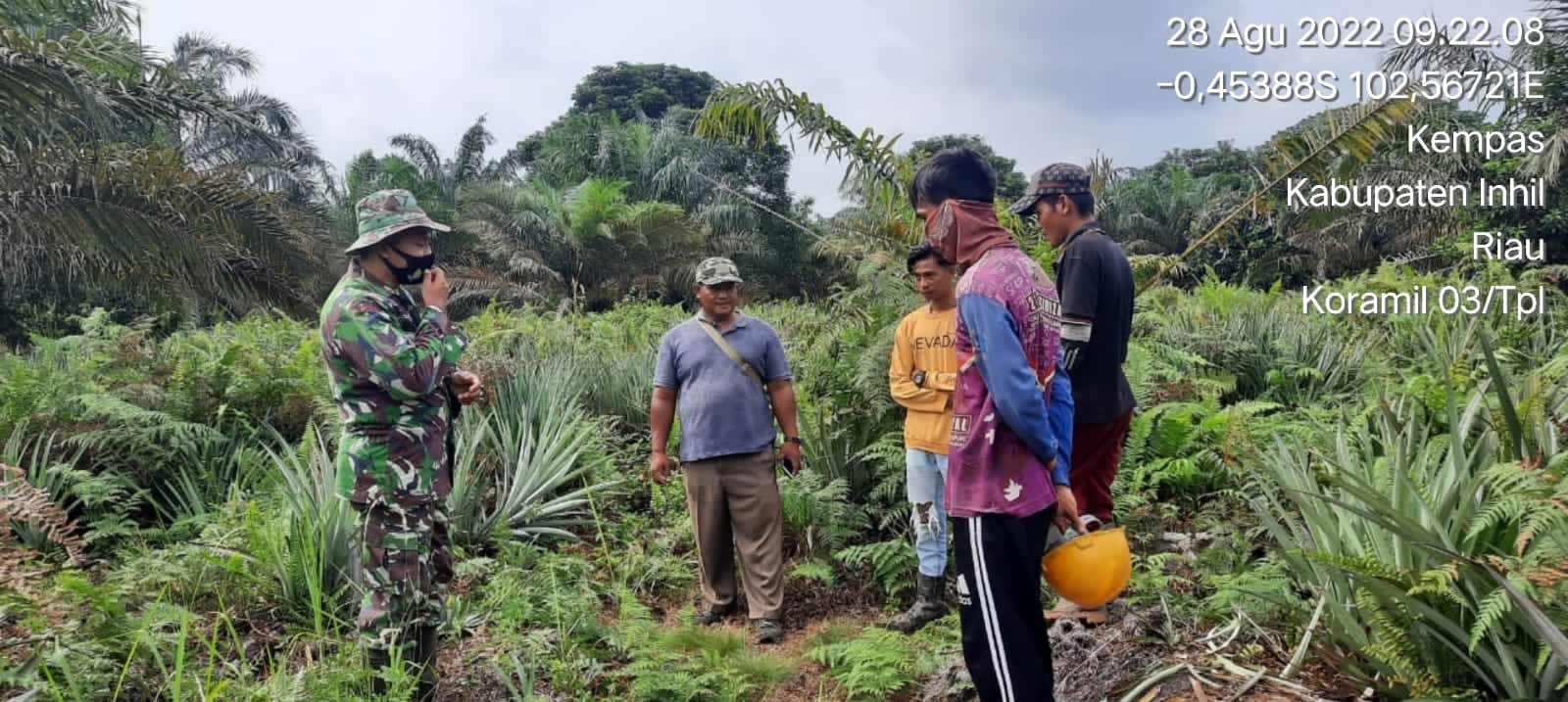 Babinsa 03/Tempuling Serma Damrianto Bersama MPA Lakukan Patroli Dan Sosialisasi Karhutla