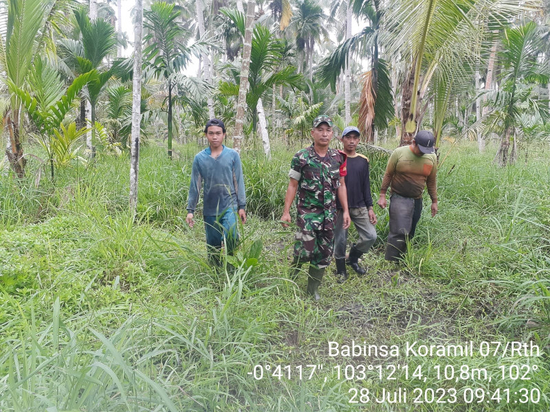 Ajak Masyarakat Patroli Karhutla Bersama Babinsa Koramil 07/Reteh