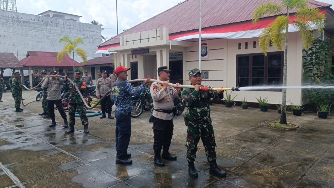 TNI-Polri Cek Alat Pemadam Karhutla Di Wilayah Kecamatan Tempuling