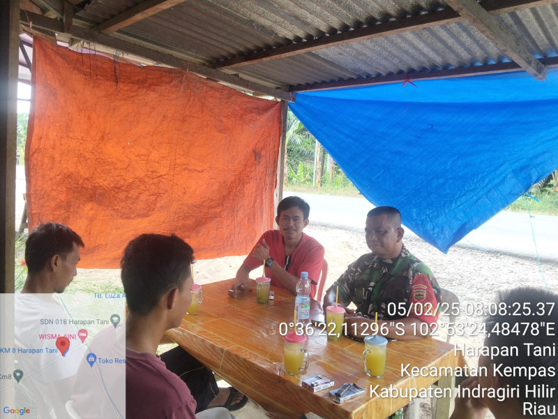 Perkuat Hubungan Babinsa dan Toda, Serka J. Siallagan Sambangi Warga Lakukan Komsos