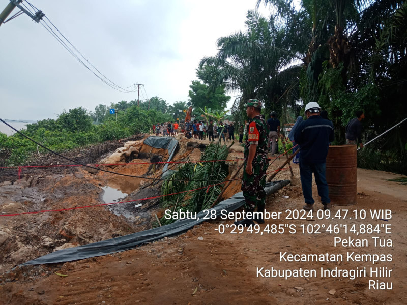 Gerak Cepat Babinsa 03/Tpl Datangi Lokasi Longsor Susulan