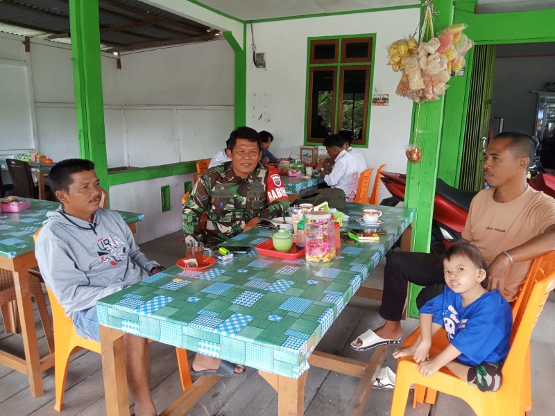 Bahas Pengembangan UMKM di Tempuling, Babinsa Sertu Wisnu Hartono Jalin Komsos dengan Tomas