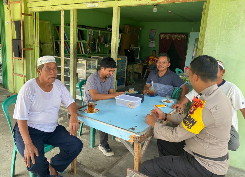 Bhabinkamtibmas Rangkul Tokoh Masyarakat, Ajak Warga Ciptakan Pilkada Damai 2024