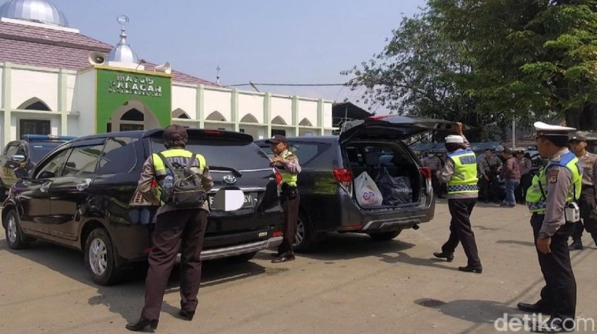 Cegah Pelajar Sukabumi Demo ke Jakarta, Aparat Razia Kendaraan
