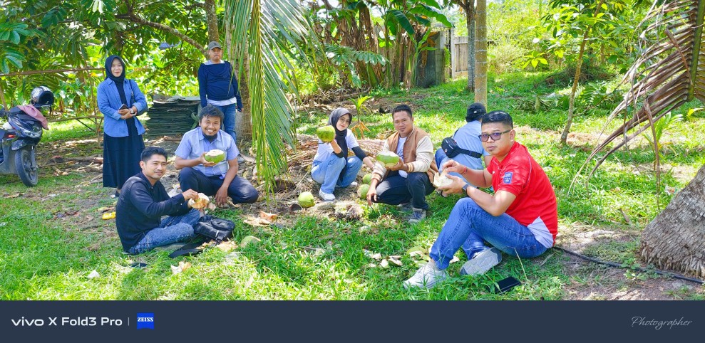 SMSI dan JMSI Inhil Lakukan Field Trip ke Perkebunan Kelapa Pandan Wangi, Temukan Potensi Agribisnis yang Besar SMSI dan JMSI Inhil Lakukan Field Trip ke Perkebunan Kelapa Pandan Wangi, Temukan Potensi Agribisnis yang Besar