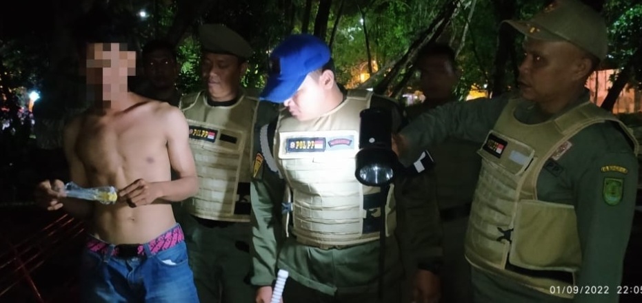 Tenggak Miras dan Hisap Lem Kambing, Dua Remaja Digiring ke Mako Satpol-PP Inhil