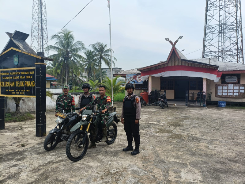 Dalam Rangka Menjaga Konduktivitas Suasana Pemilukada Anggota Koramil 05/Gas Bersama Anggota Polsek Rutin Laksamana Patroli