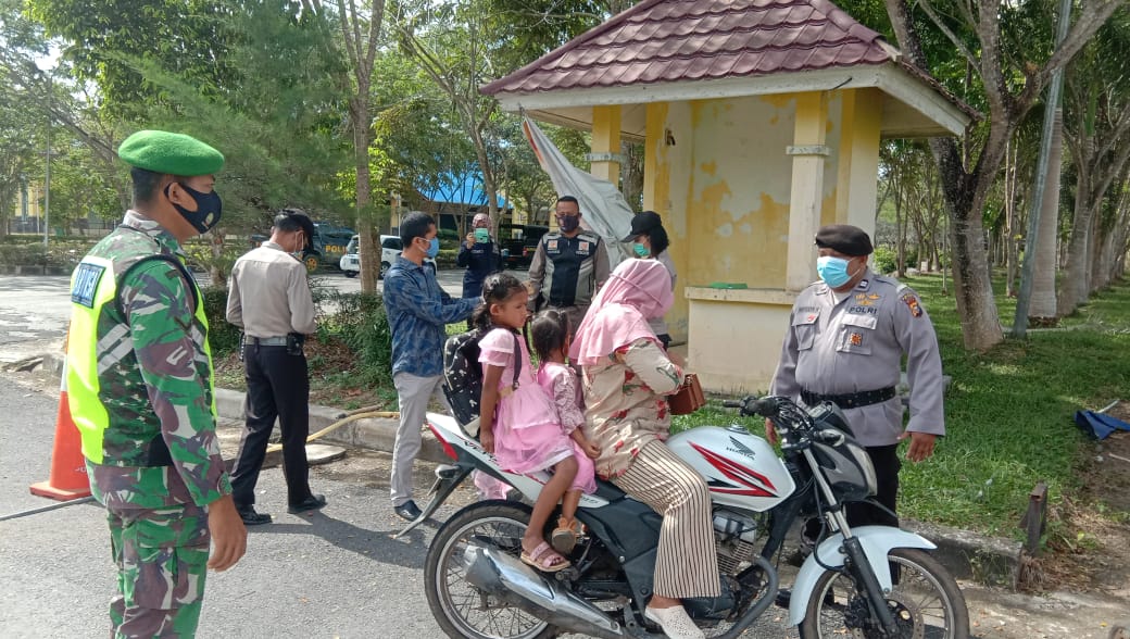 Tim Gabungan TNI-Polri dan Satpol PP Siak Laksanakan Operasi Yustisi di Pasar Tradisional Belantik R