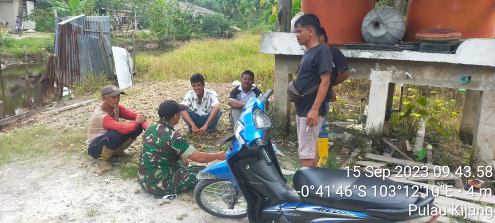 Demi Kenyamanan Lingkungan, Koramil 07/Reteh Terus Jaga Keamanan dan Ketertiban