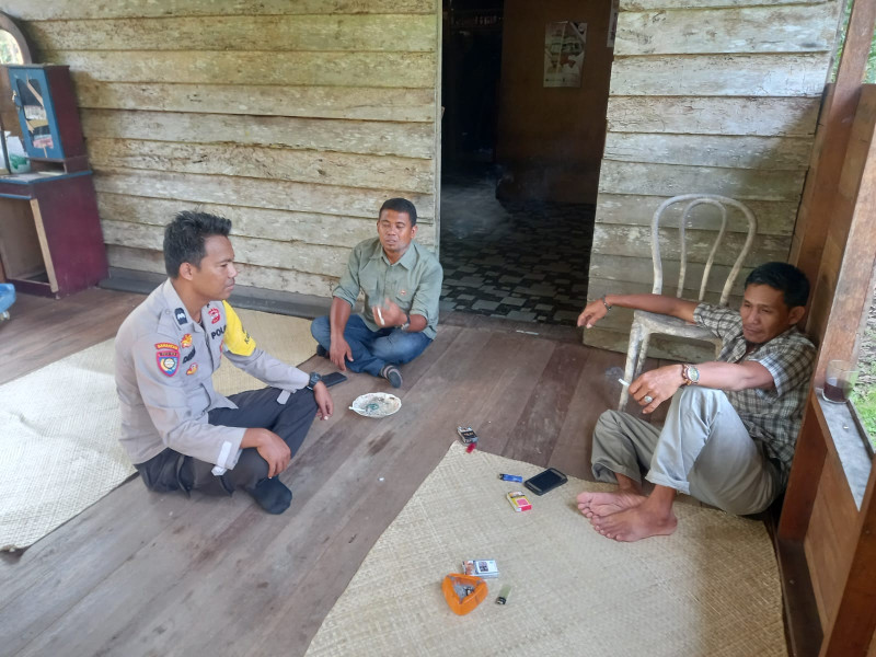 Bhabinkamtibmas Desa Pungkat Aipda Denny Hidayat Melaksanakan Cooling Sistem Terhadap Warga Binaan