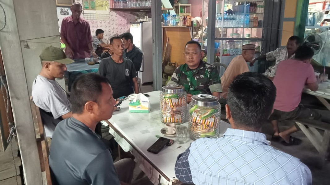 Babinsa Koramil 05/Gas Serma Tota Sambangi Sekaligus Patroli Pasar Mingguan Di Kuala Lahang