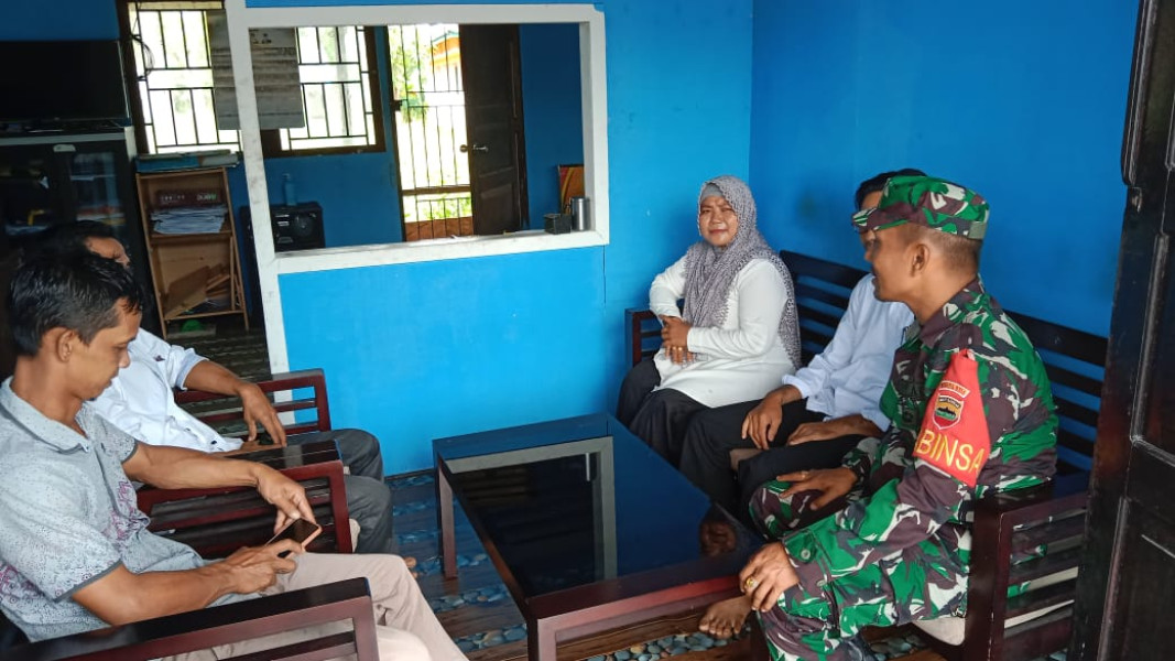 Babinsa Koramil 05/GAS Terus Dekatkan Diri Kepada Warga Guna Mempererat Tali Silaturahmi
