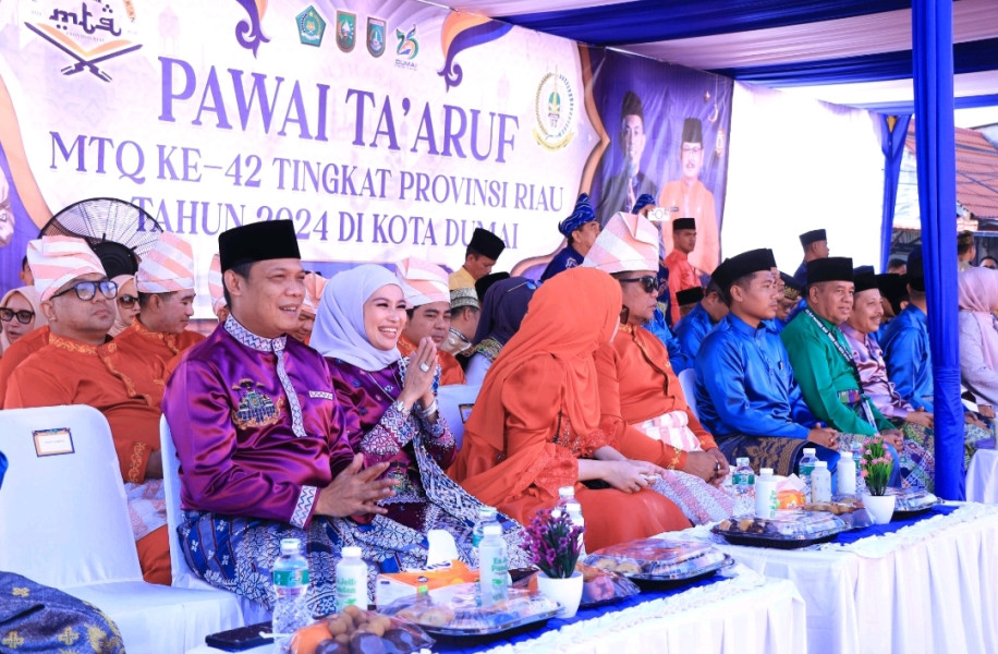 Ikuti Pawai Taaruf MTQ Dumai, Pj Walikota Pekanbaru Targetkan Juara Umum