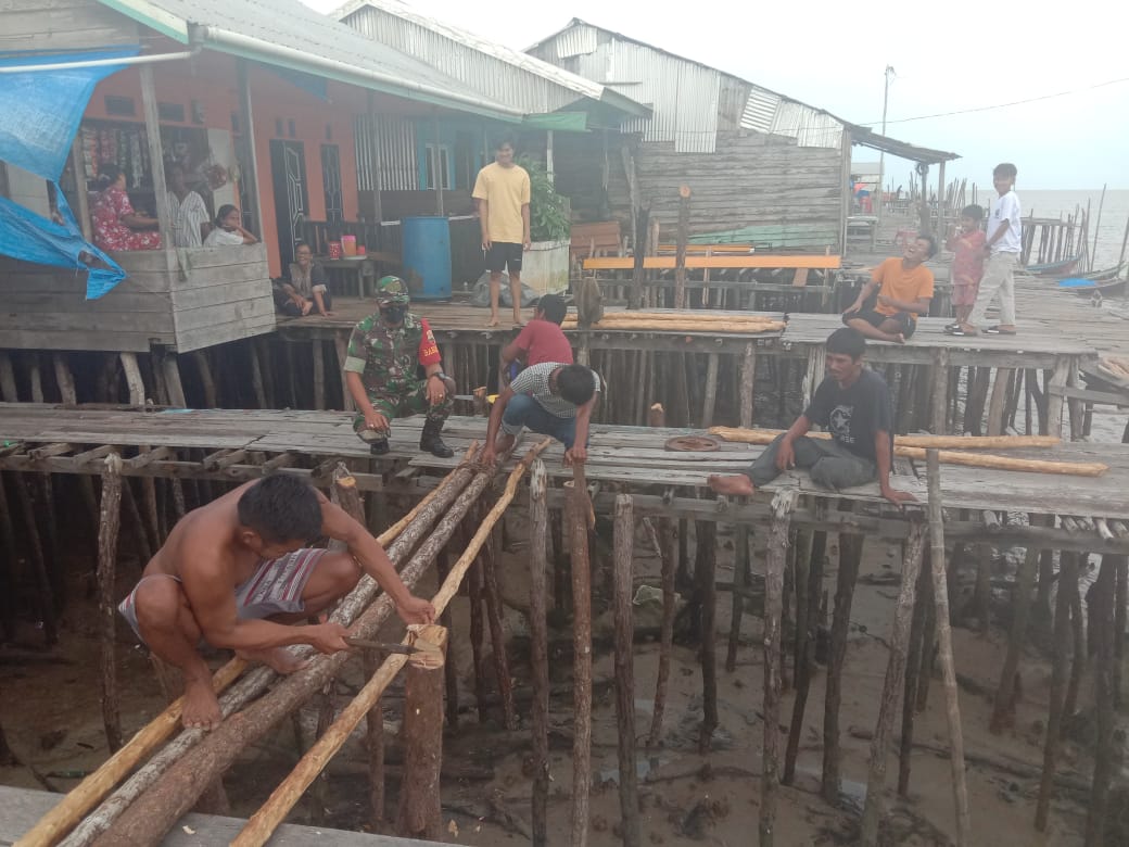 Serda Ronal Manalu Tetap Laksanakan Goro Untuk Perbaiki Jerambah Kayu