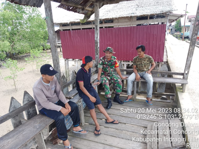 Babinsa Koramil 04/Kuindra Ajak Masyarakat Untuk Lakukan Komsos di Wilayah