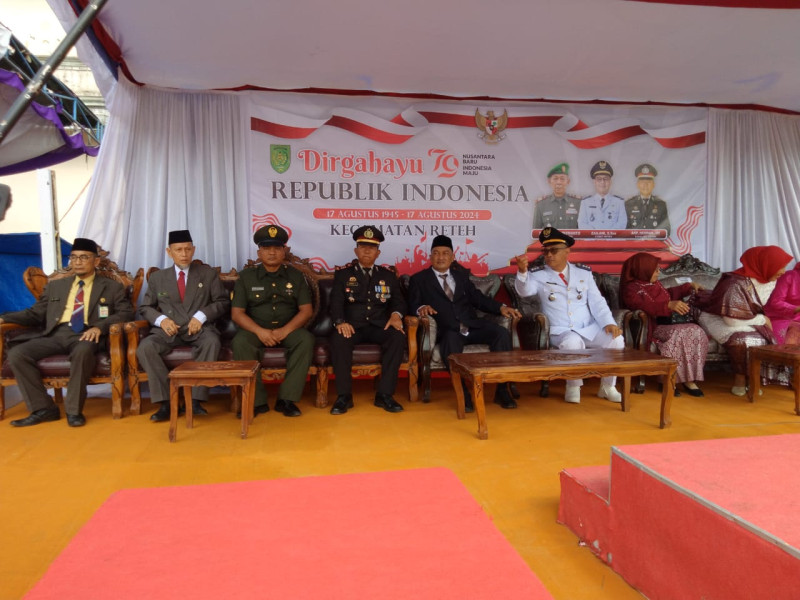 Babinsa Serka Ferry Barus Hadiri Upacara Pengibaran Bendera Merah Putih Dalam Rangka HUT RI Ke-79