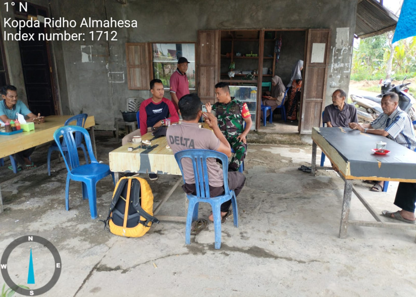 Babinsa Koramil 05/GAS Kopda Ridho Almahesa Komsos Bersama Pemuda dan Masyarakat