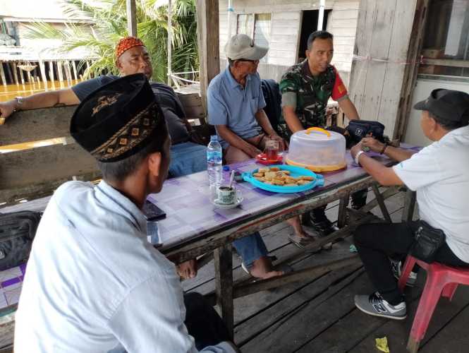 Babinsa Koramil 04/Kuindra Lakukan Komcad Kepada Para Pemuda Desa