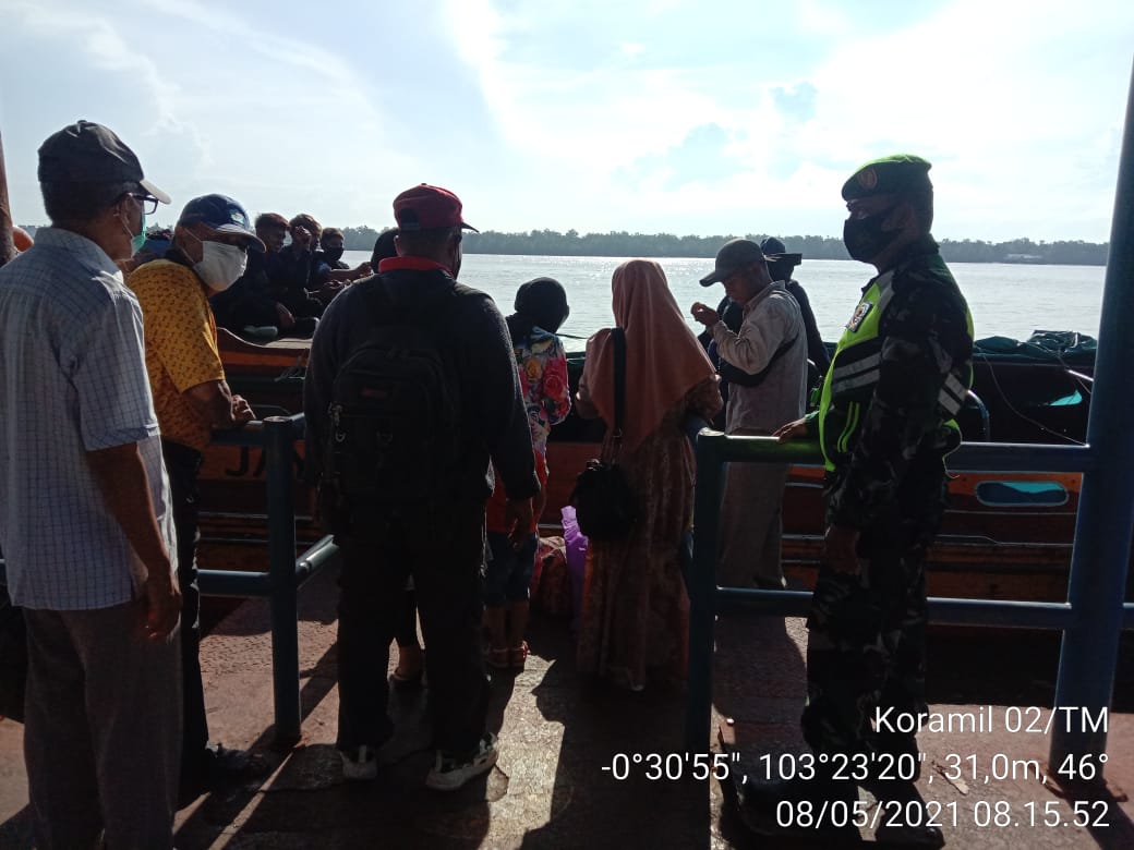 Pelabuhan Ramai Jelang Lebaran, Koramil 02/Tanah Merah Perketat Prokes