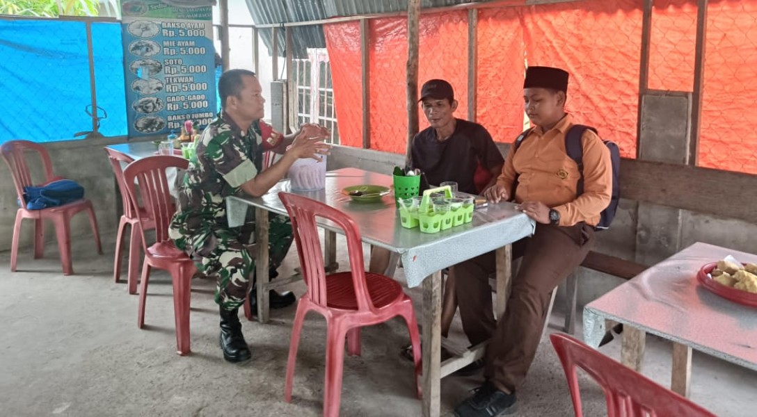 Babinsa 05/Gas Serda Rudi Ciptakan Keakraban dengan Warga Binaan Melalui Komsos