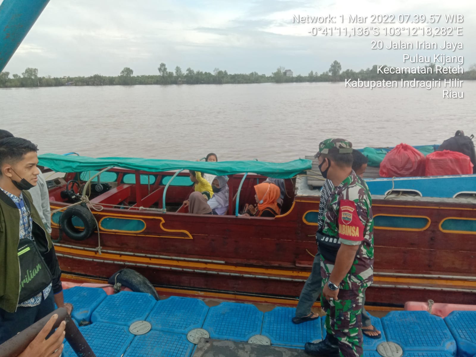 Pelaksanaan Penegakan Disiplin Terpadu oleh Personel Babinsa Koramil 07/Reteh