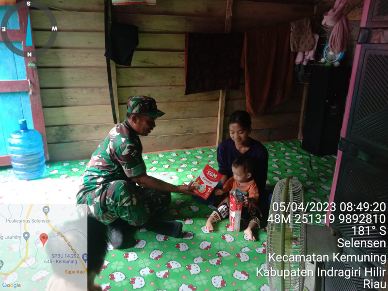 Babinsa Koramil 09/Kemuning Lakukan Kunjungan Ke Rumah Anak Asuh Stunting