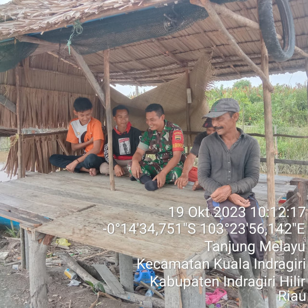 Hindari Permasalahan di Wilayah, Babinsa Koramil 04/Kuindra Jaga Kerukunan Antar Sesama