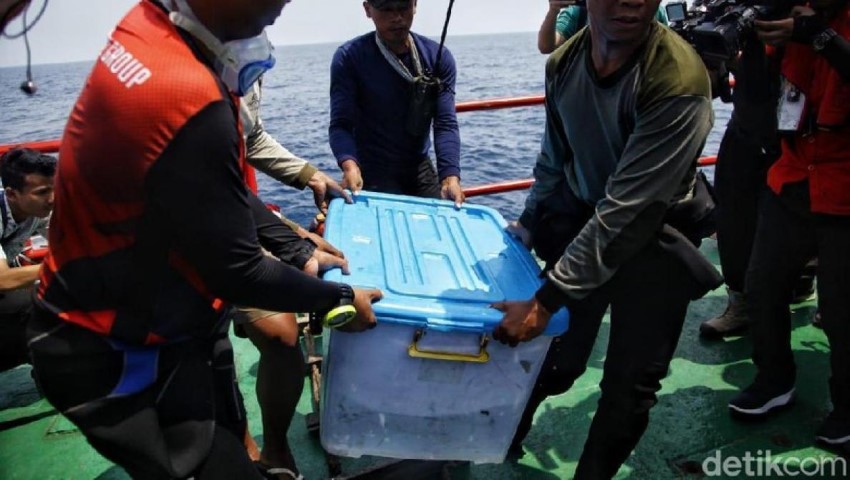 Black Box Lion Air Ditemukan Setelah Penyelam Menggali di Dasar Laut