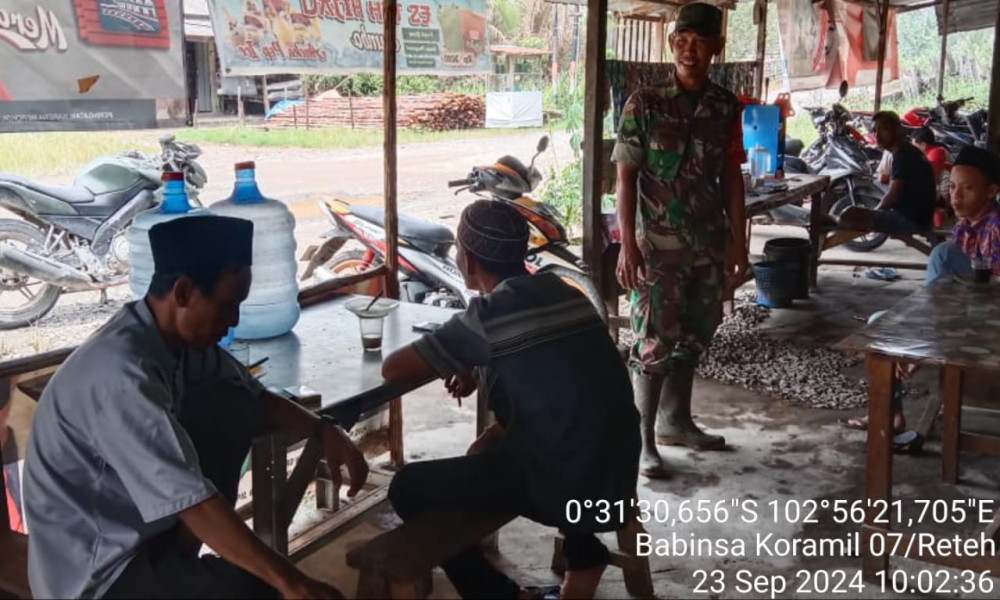 Dengan Komsos, Koramil 07/Reteh Jalin Tali Silaturahmi dan Kedekatan Dengan Masyarakat Setempat