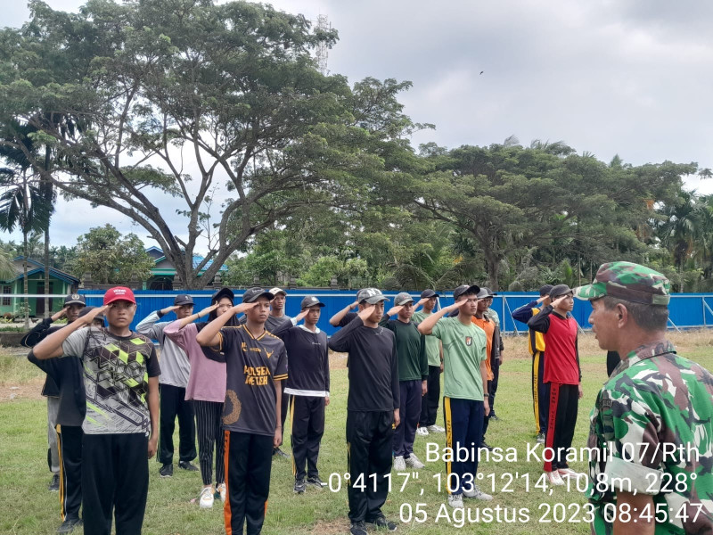 Giat Lakukan Penjaringan Terhadap Siswa/i, Babinsa Koramil 07/Reteh Dampingi Seleksi Untuk Pasukan Pengibar Bendera