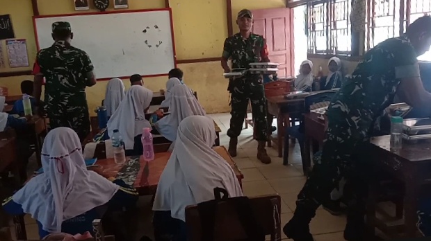 Bantu Sukseskan Kegiatan MBG di Inhil, Koramil 09/Kemuning Rutin Lakukan Pendampingan