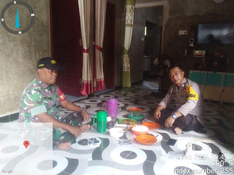 Babinsa Desa Sekayan Berkomitmen Meningkatkan Hubungan Masyarakat melalui Komsos Bersama