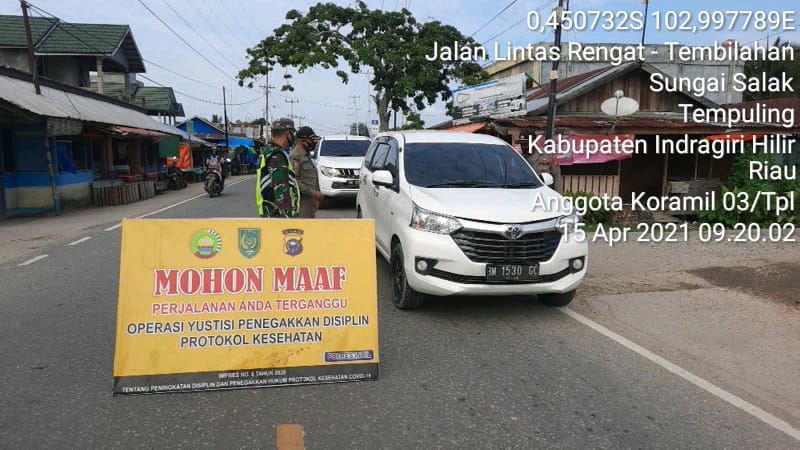Tegakkan Disiplin Protkes, Babinsa Koramil 03/Tempuling Terus Lakukan Penegakan Protkes Dijalan Raya
