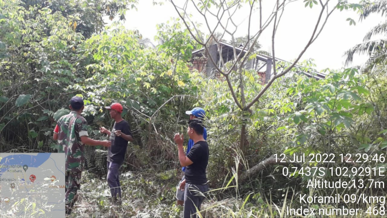 Sertu Syamsu Rizal Nasution Aktif Lakukan Patroli Terhadap Karhutla Sekitar