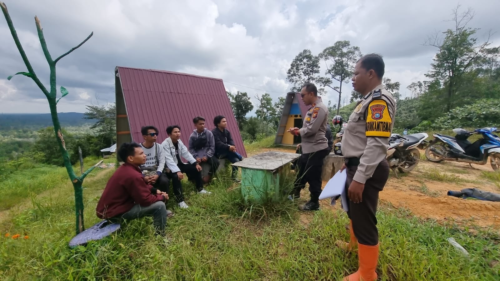 Polsek Kemuning, Polres Inhil Patroli Karhutla di Bukit Condong