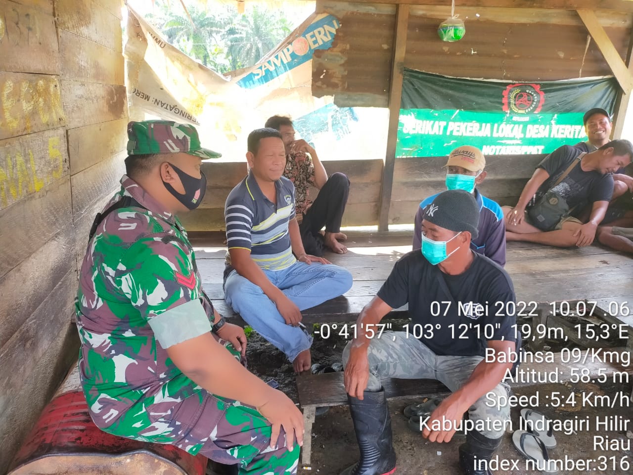 Koptu Surianto Lakukan Komsos Guna Untuk Menghimbau Warga Agar Segera Vaksin