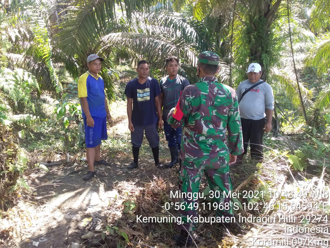 Babinsa 09/Kemuning Rutin Lakukan Patroli Karhutla di Desa Tukjimun