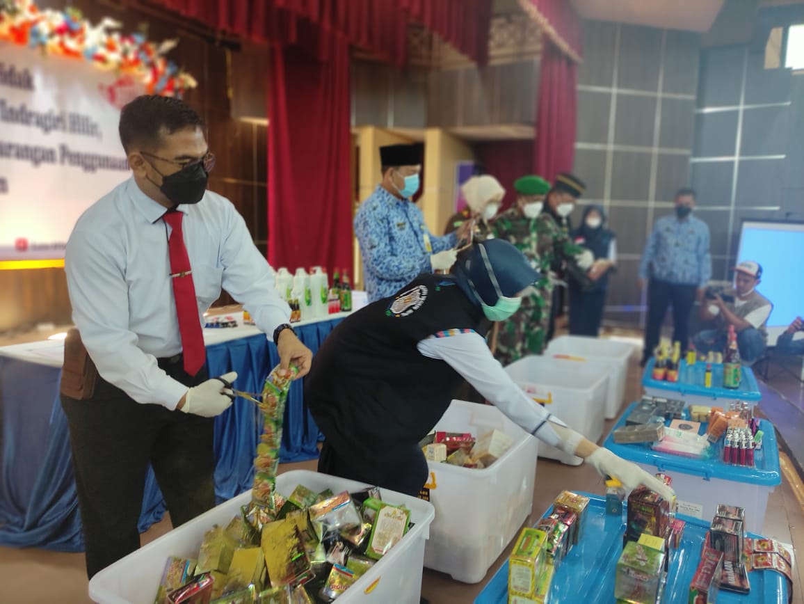 BPOM Inhil Musnahkan Obat dan Makanan Tidak Sesuai Ketentuan