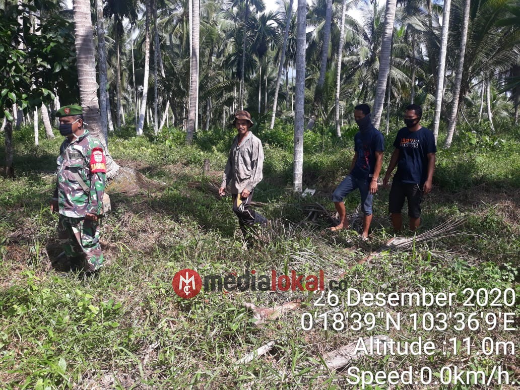 Sertu Wirman Laksanakan Patroli Karhutla Bersama Warga