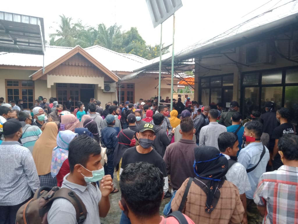 Ramai-Ramai Warga Datangi Bank Riau Kepri Cabang Bengkalis