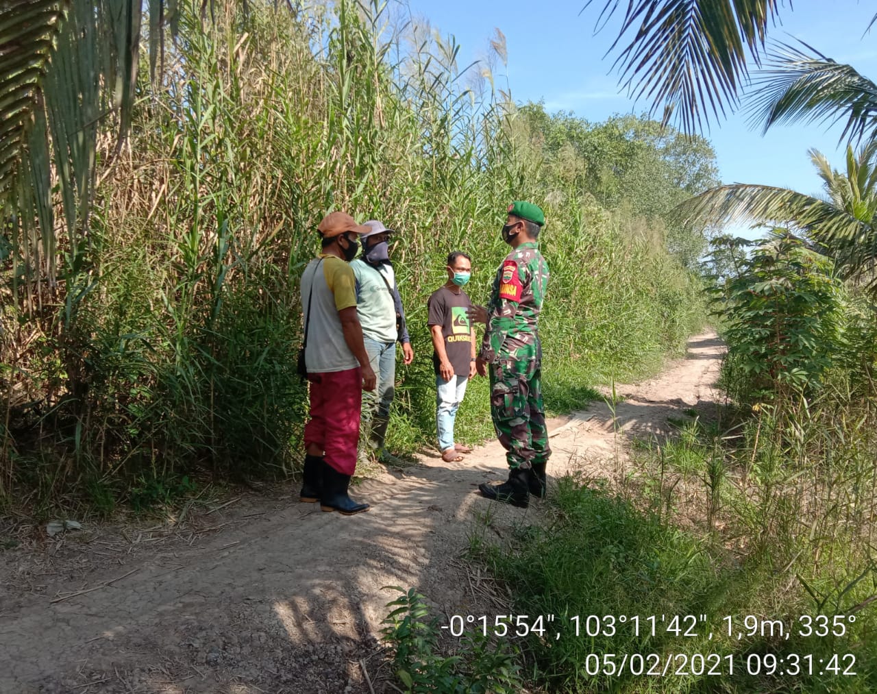 Anggota Koramil 12/Batang Tuaka Patroli Karhutla di Desa Tasik Raya
