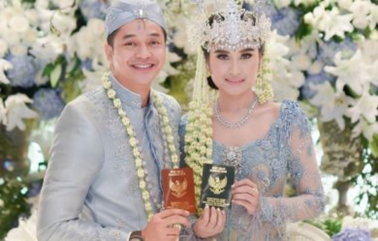 Gelar Akad Nikah Tertutup, Adly Fairuz dan Angbeen Rishi Minta Maaf