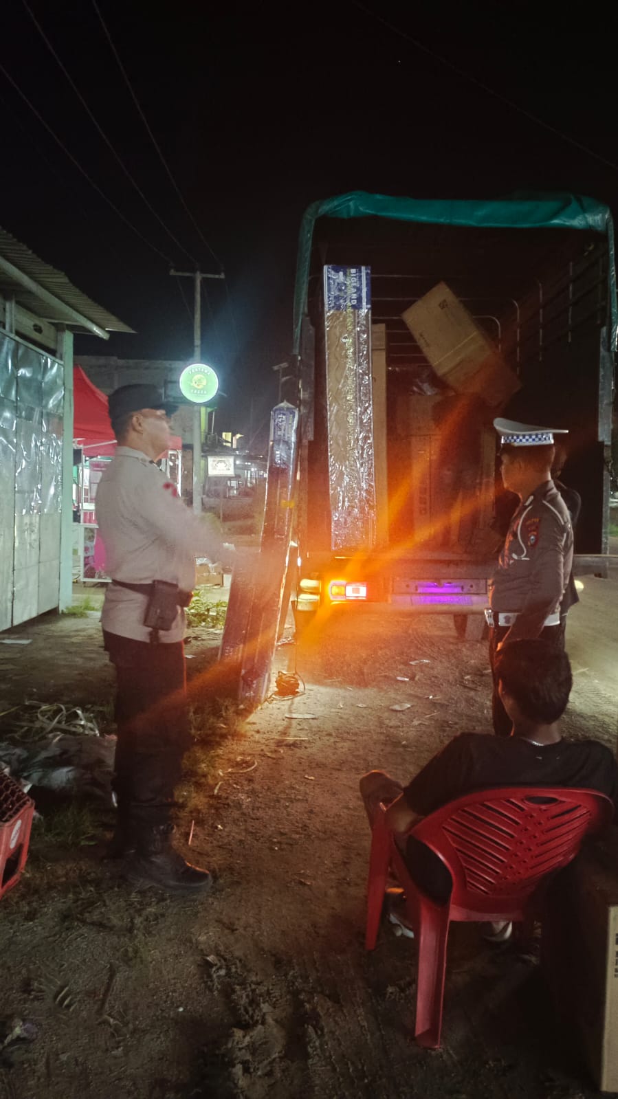 Polsek Kemuning Gelar KRYD Malam Akhir Pekan, Kapolsek: Jangan Lengah Jaga Kamtibmas