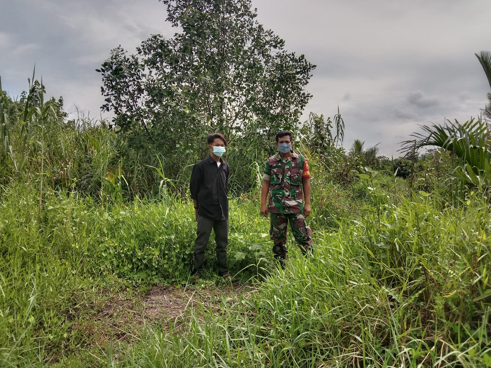 Peduli Karhutla, Babinsa Koramil 04/Kuindra Rutin Lakukan Patroli
