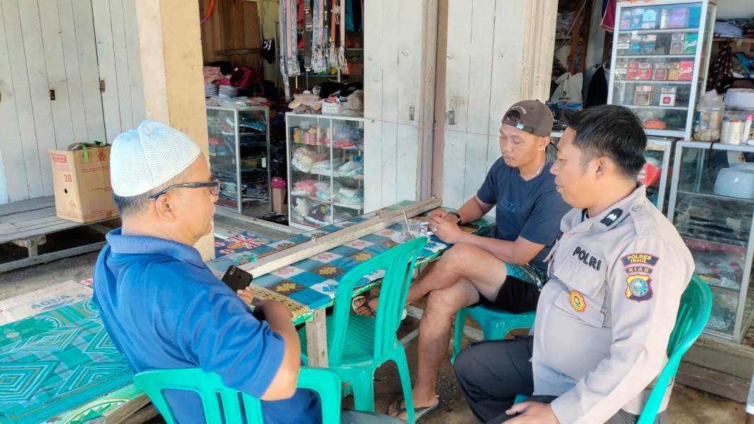 Personil Polsek Gaung Aipda Rici Ronaldy Melaksanakan Sambang dan Patroli Di Kelurahan Kuala Lahang