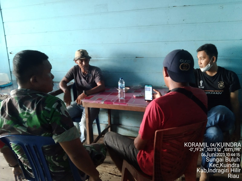 Babinsa Koramil 04/Kuindra Jalin Komunikasi Pendekatan Bersama Warga