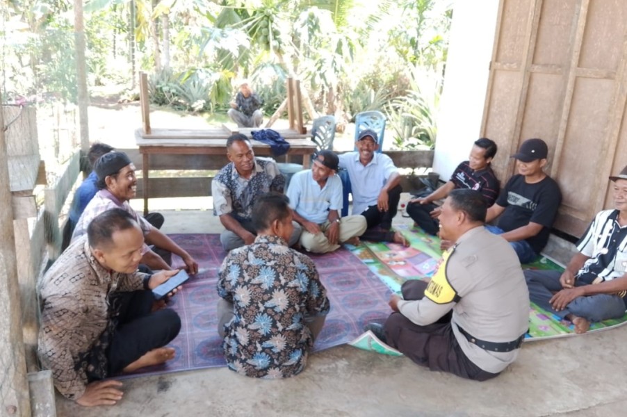 Bhabinkamtibmas Desa Teluk merbau Ajak Warga Ciptakan Suasana aman Damai dan kondusif