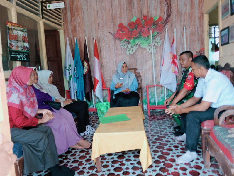 Peningkatan Sinergi Di Bidang Pendidikan, Babinsa Koramil 03/Tpl Komsos Bersama Guru SMAN Dharma Pendidikan